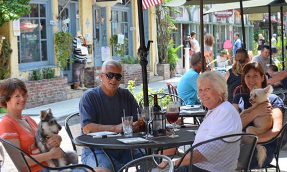 Dine outdoors while viewing artists at work. 