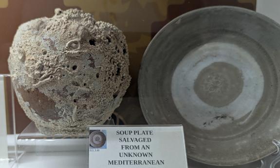 An oil vessel and plate from an unknown ancient shipwreck in the Med